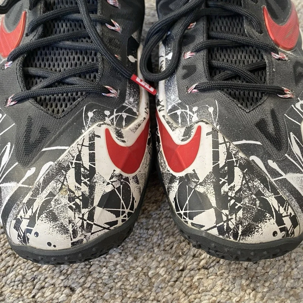 Nike Lebron James 11 XI University Red Black Graffiti Size 11 2013 (616175 100)